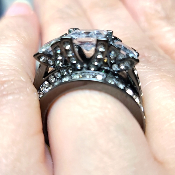 Wow! 6 Carat Grandiose CZ Black Ion Ring Set Sz 8 - Picture 4 of 6